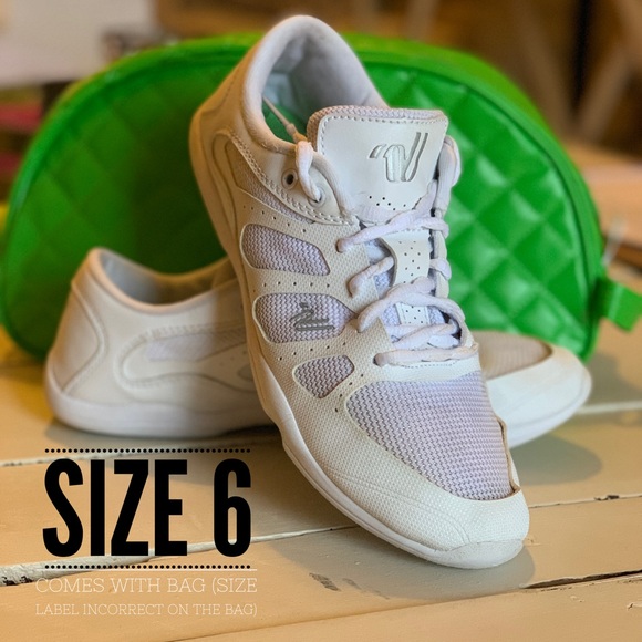 Varsity A1 cheer shoes - Picture 3 of 8